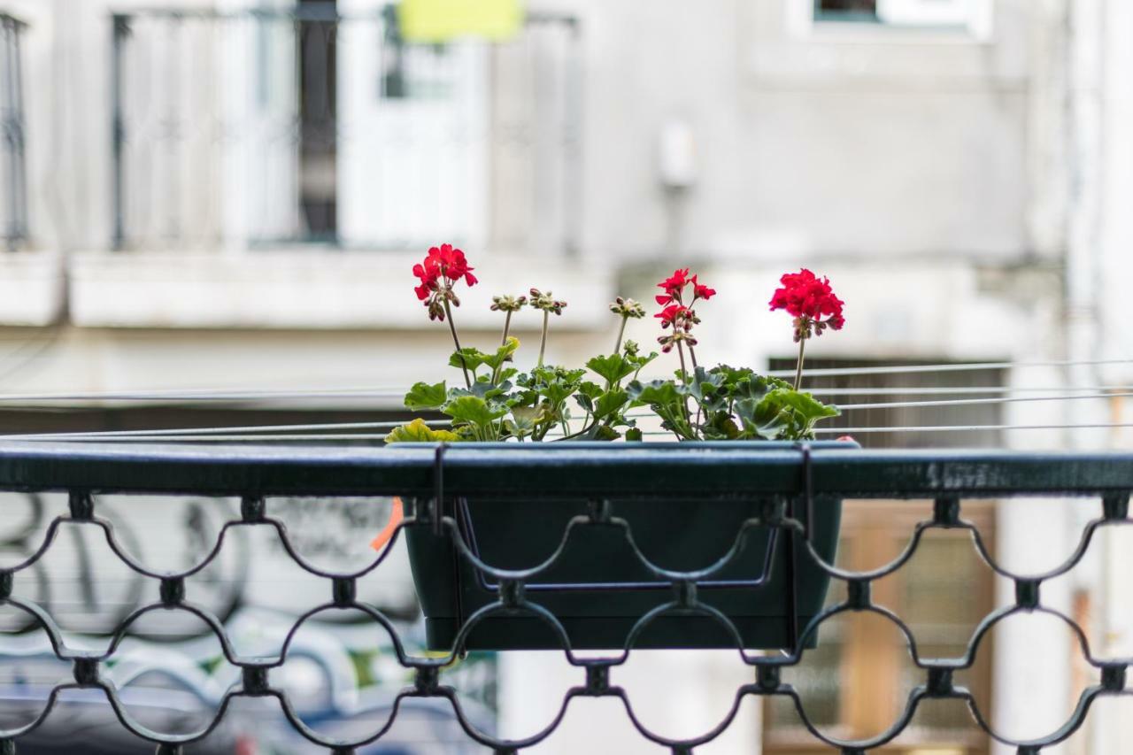 Charming Apartment Travessa Do Alcaide Lisboa Ngoại thất bức ảnh